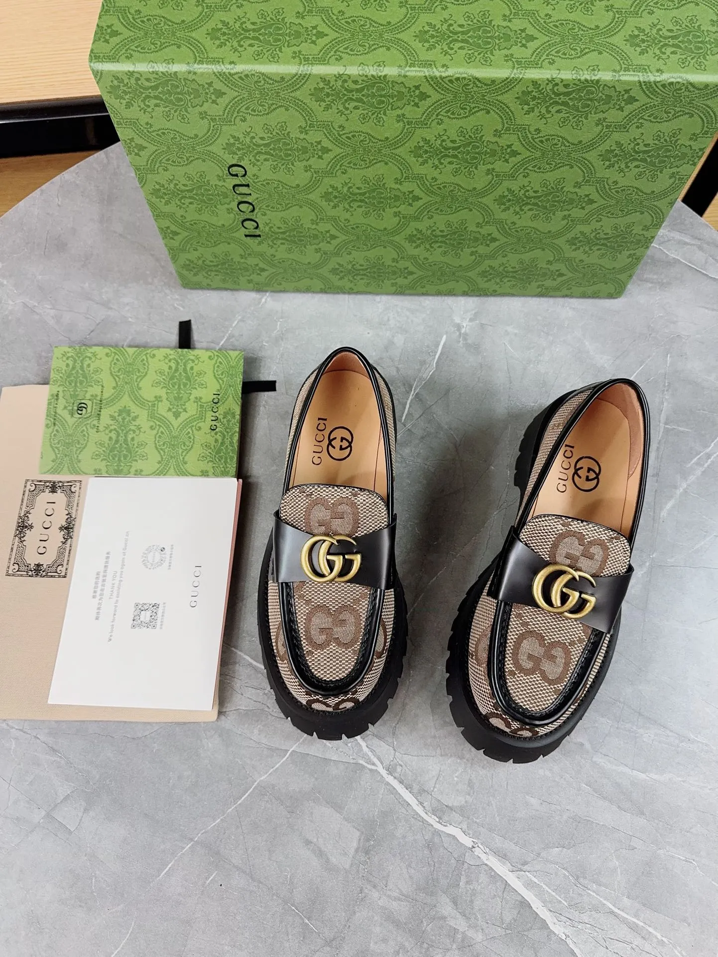 👟👟Ex-factory price 520👟👟Gucci2023 new model, double GG groove thick-soled Loaf platform shoes. The original version is made 1:1. Super beautiful quality, classic model at the counter. ❶Upper: original open edge beaded cowhide ❷Inner lining: water-dyed cowhide ❸Feet: water-dyed cowhide ❹Outsole: ultra-light original sole ❺thick sole heightening: 3.5cn ❻Packing: original packaging ❼Number: 35-42 (41 41 customized, non-returnable) Men's model: 38-46 (45, 46 customized, non-returnable)